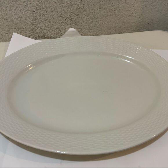 TableTops Unlimited Gallery Capri White Basketweave Oval Serving Platter 14” - Picture 2 of 5